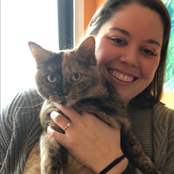 Meet your Posher, Amanda - Picture 2 of 4